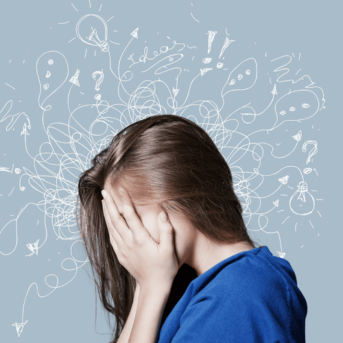 Jeune fille, de profil, les mains posées sur son visage pour représenter le stress et l'anxiété. On retrouve diverses illustrations autour d'elle qui représente son cheminement et pensées...
